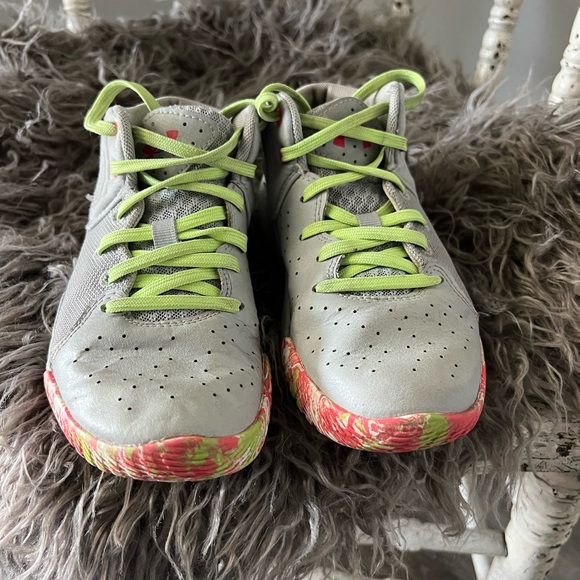 Boys Under Armour Gray pink/lime sneakers - size 1.5Y - Picture 1 of 6